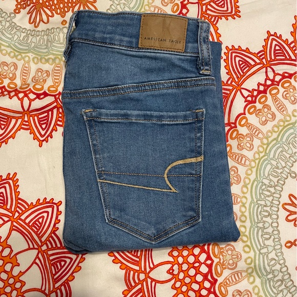 American Eagle high waisted jeans 2R - Picture 3 of 3